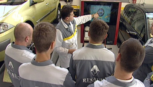 1998 - Začetek sodelovanja s podjetjem Renault Nissan