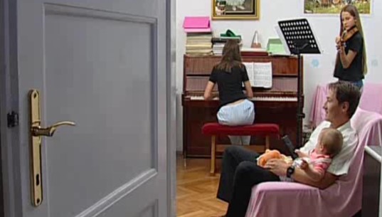 2002 - Dokumentarni film "Ko potrka vojna"